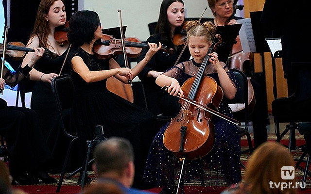 Игрушки на ёлке. Концерт учащихся ЦМШ Академии исполнительского искусства