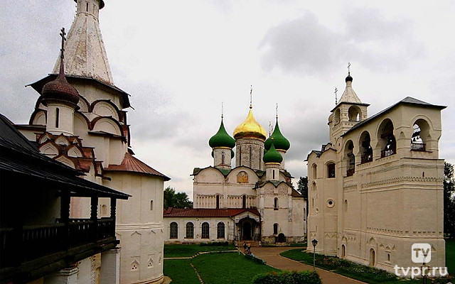 Монастырские стены