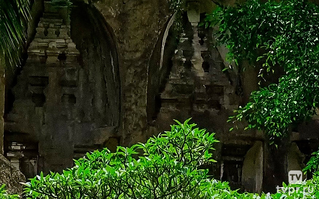 Пура Гунунг Кави, Индонезия