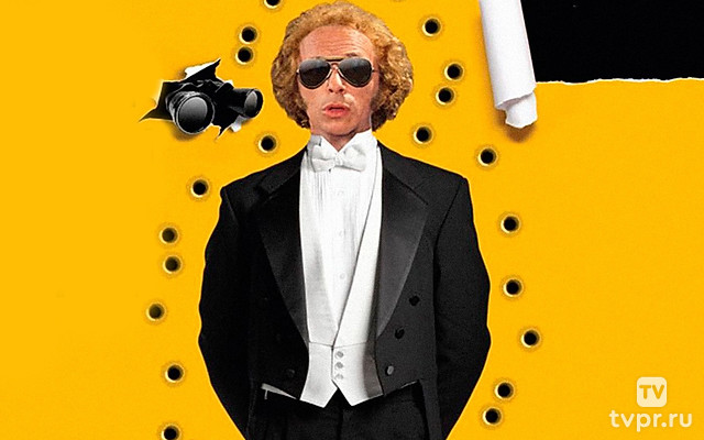 Высокий блондин в чёрном ботинке