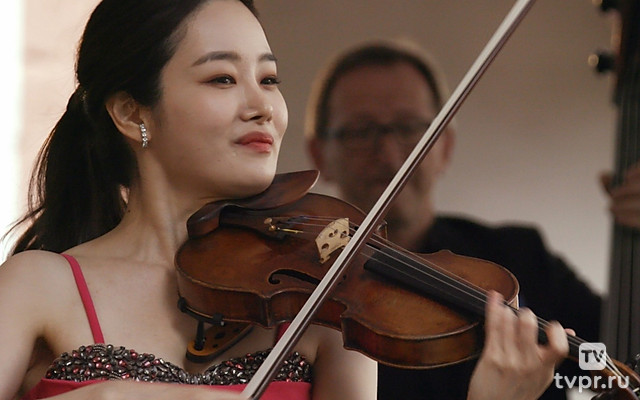 Пом Сори Ким, камерный оркестр Camerata Salzburg: Моцарт, Концерт № 2 для скрипки