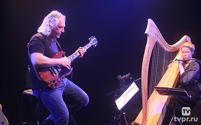 Дуэт: Лаура Перруден