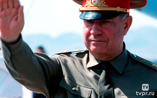 Маршал Язов. По своим не стреляю