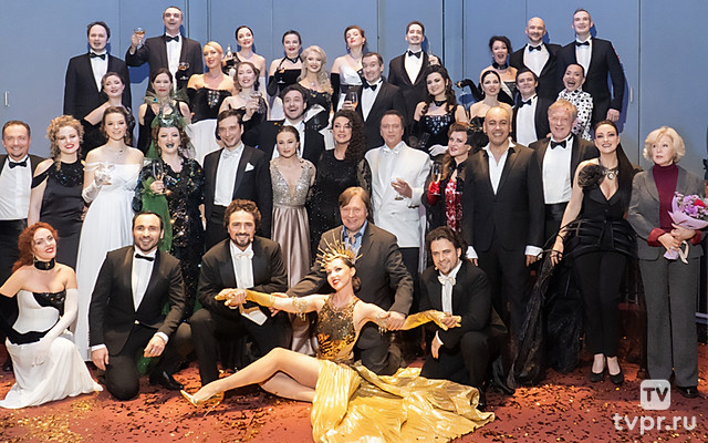 'Три-четыре. Начали!