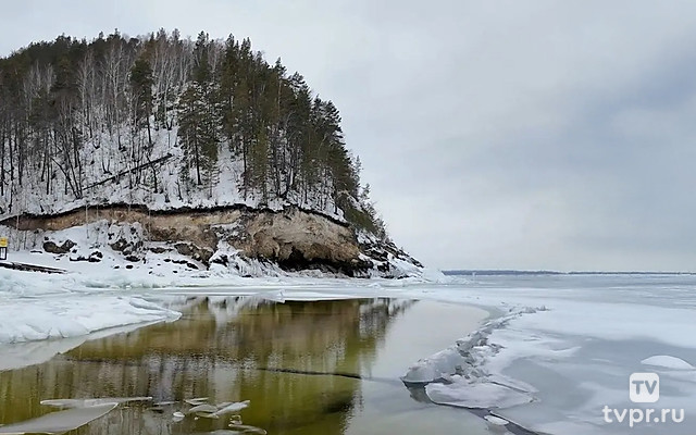 По льду водохранилища в окрестностях Тольятти