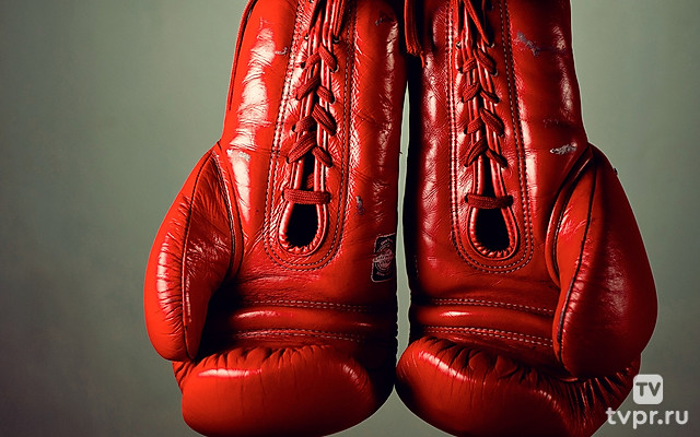 10-раундовый бой в супертяжелом весе (свыше 90,7 кг) за вакантный титул WBO Global