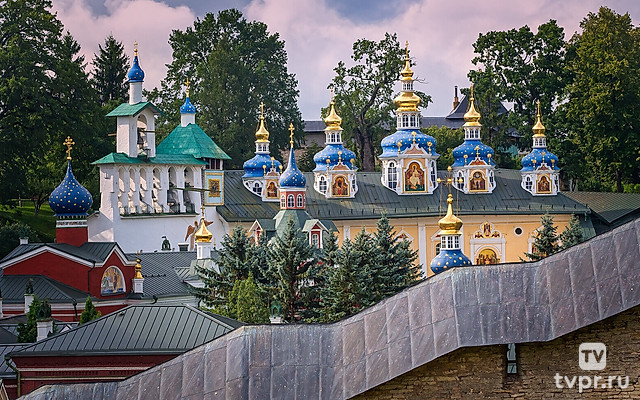 Псковский рубеж: четыре времени Печерской обители