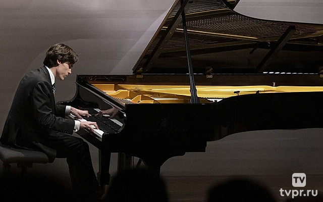 Джейден Изик-Дзурко: Метнер, Равель, Рахманинов — Фонд Луи Виттон