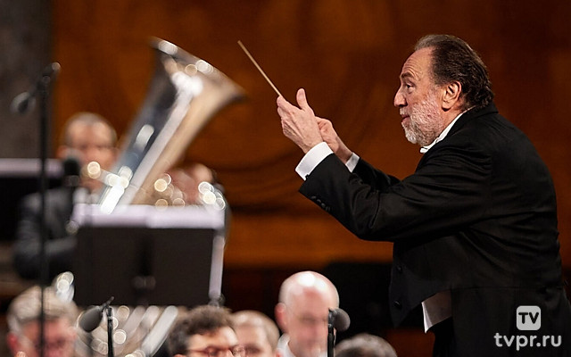 Риккардо Шайи, Филармонический оркестр театра Ла Скала: Прокофьев, Чайковский