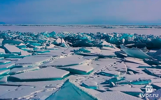 Торосы озера Байкал