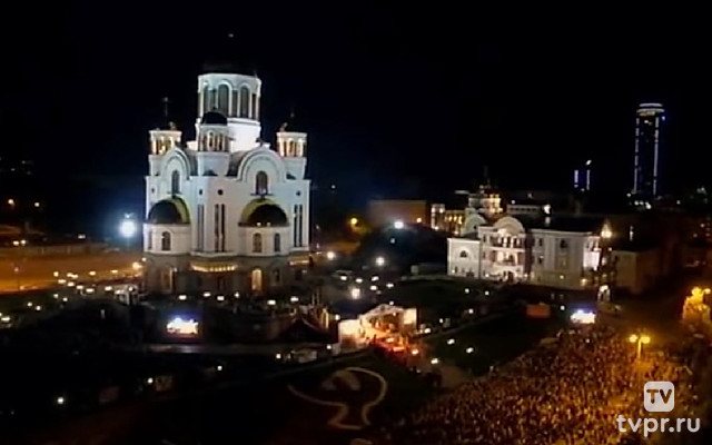 Божественная литургия в память Царственных Страстотерпцев из Храма-на-Крови