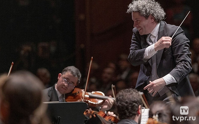 Венский филармонический оркестр, Густаво Дудамель: Штраус