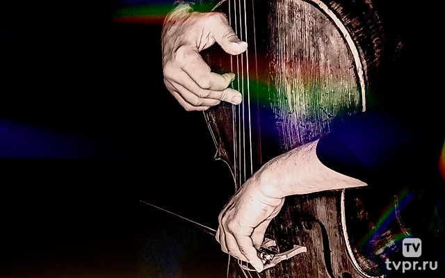 И зазвучала музыка