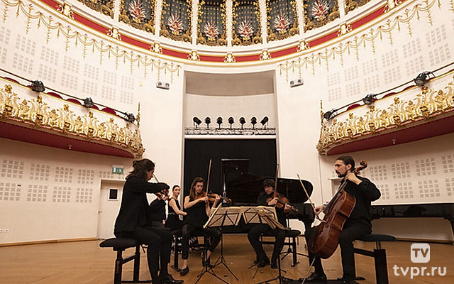 Худит Хауреги (фортепиано), группа Quatuor Gerhard — Дворжак, Гранадос