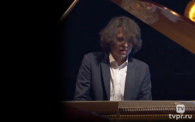 Люка Дебарг в Парижской филармонии: Моцарт, Шопен, Алькан