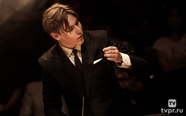 Клаус Мякеля, Ван Юйцзя, Парижский оркестр: Сибелиус, Линдберг, Чайковский