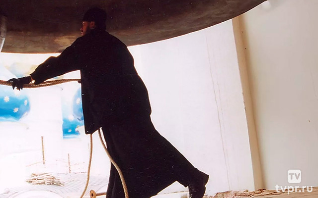 Лёша из Лавры. Погребающий странных