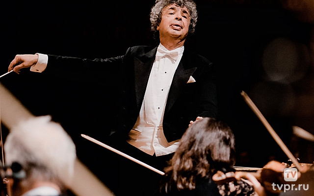 Семен Бычков, Даниил Трифонов и Чешский филармонический оркестр: Шостакович, Дворжак