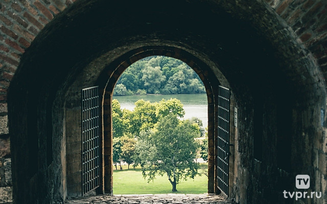 Крепость в Провансе - в единении со скалой