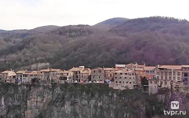 Замки в облаках. Зачем так строить