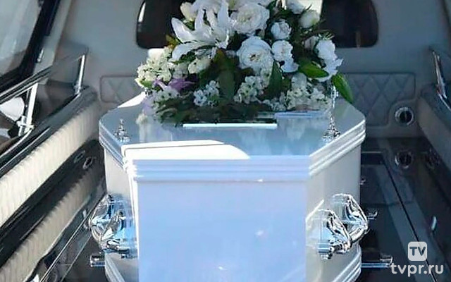 Директор похоронного бюро