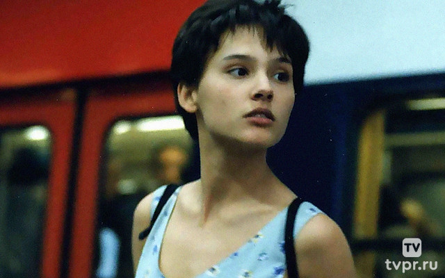 Одинокая девушка