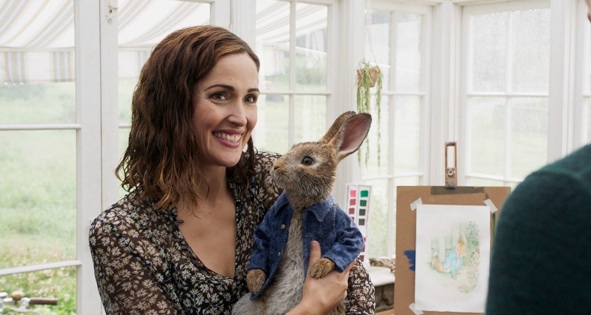 Кто озвучивает кроликов. Роуз Бирн кролик Питер. Кролик Питер Беатрис актриса.