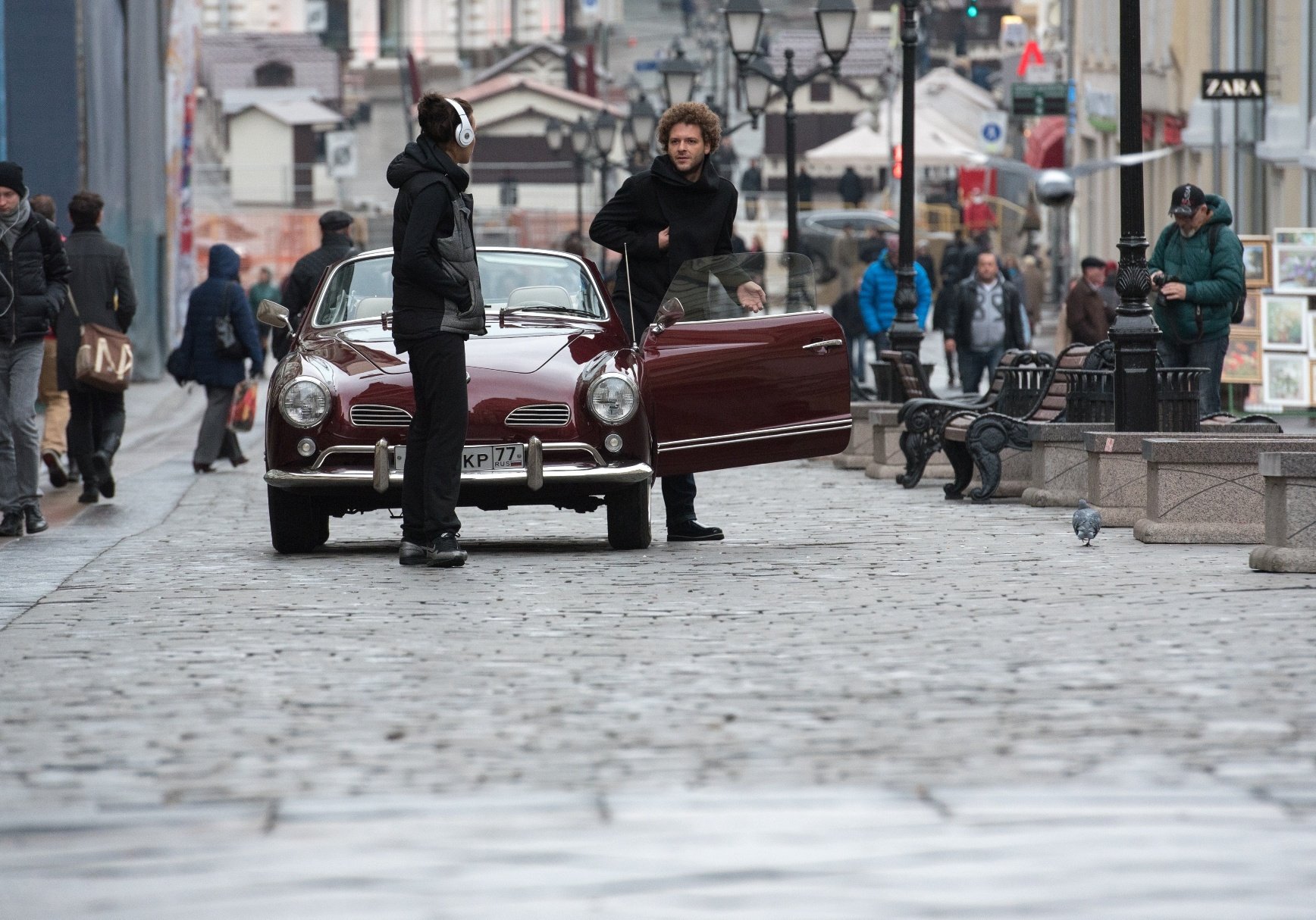 Удар детка. Держи удар, детка фильм 2016. Авто из фильма держи удар детка. Михаил Пореченков держи удар детка. Фольксваген из фильма держи удар детка.